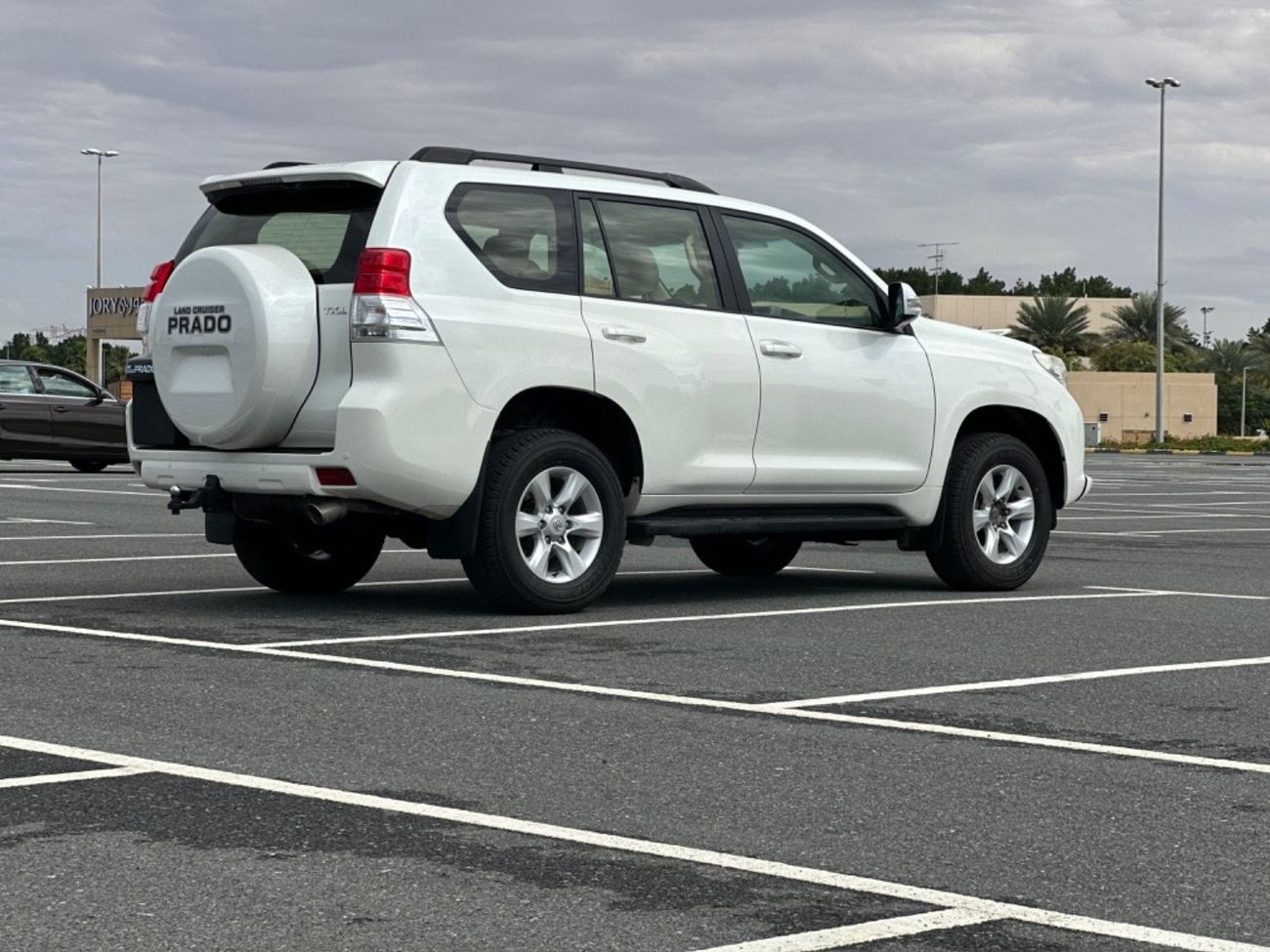 تويوتا برادو Std موديل 2013 خليجي حاله ممتازه من الداخل والخارج قطعه واحده صبغ نظافه