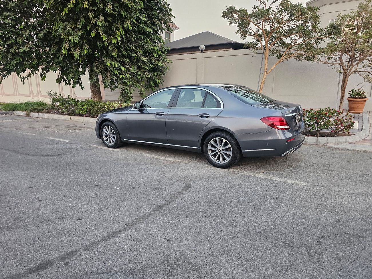 مرسيدس بنز E200