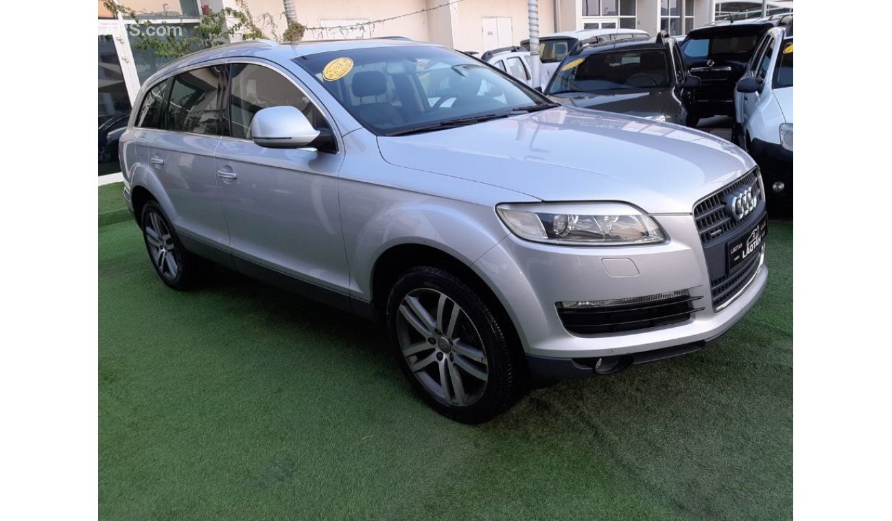 Audi Q7 Gulf silver 2008 Gulf in excellent condition