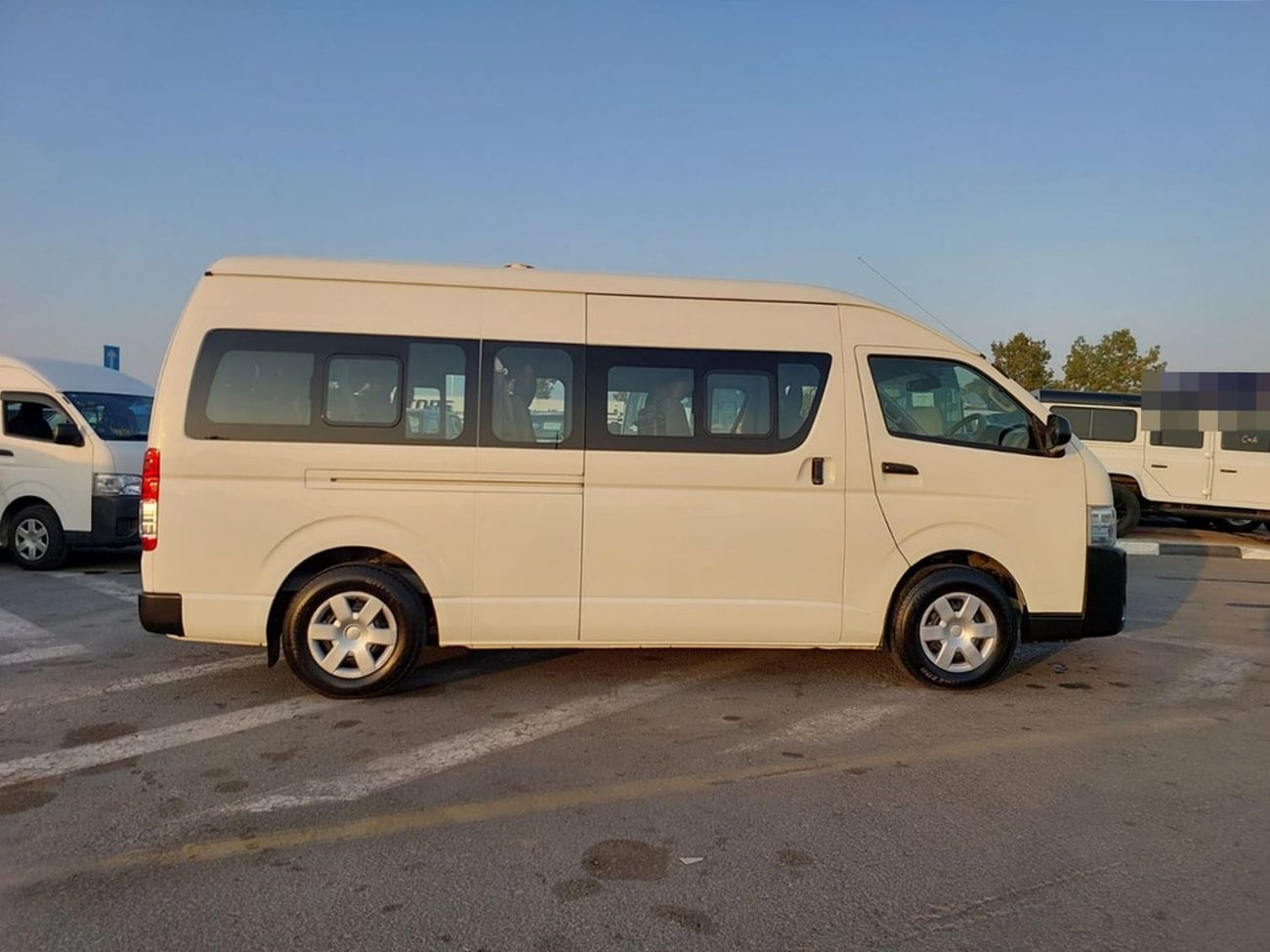 Toyota Hiace TOYOTA HIACE COMMUTER VAN RHD 2016 MODEL 3.0 L DIESEL MANUAL(PM18802)