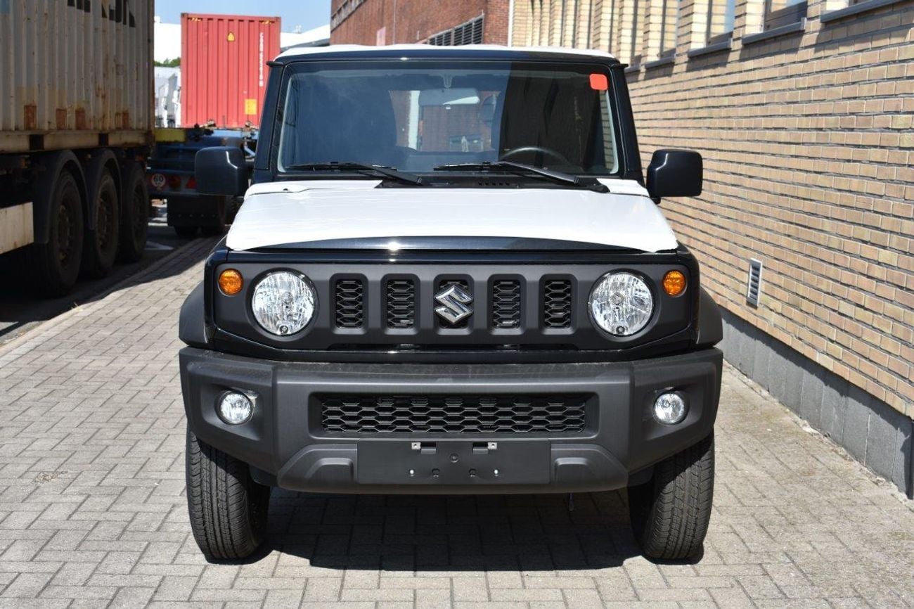 سوزوكي جيمني GL . 1.5L . 4 Cyl . 4-Speed Automatic . Petrol . 4WD . 5 Seats . 3 Door