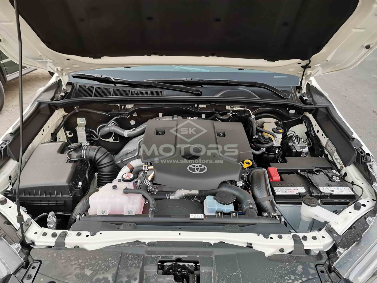 Toyota Hilux 2.8L DIESEL, 18" ALLOY RIMS, 4WD, REAR CAMERA, CONSOLE BOX (CODE # THDC01)