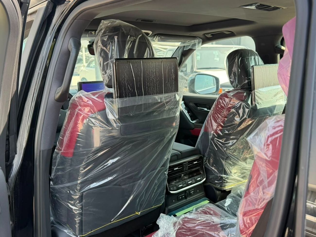 Toyota Land Cruiser VXR Toyota LC300 VXR 3.5 hybrid 2026 full option GCC