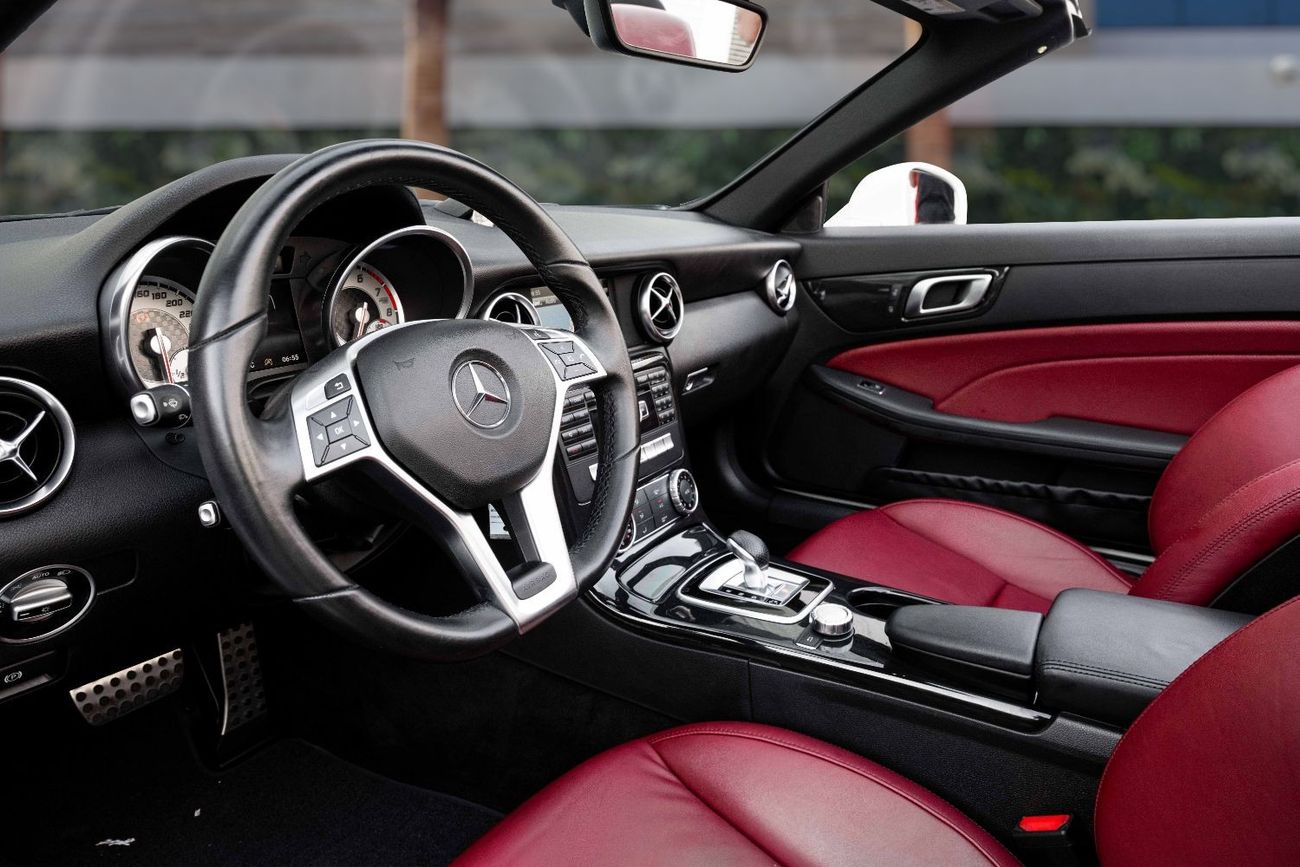 Mercedes-Benz SLK 200 200 | 2,019 P.M (4 Years)⁣ | 0% Downpayment | Pristine Condition!