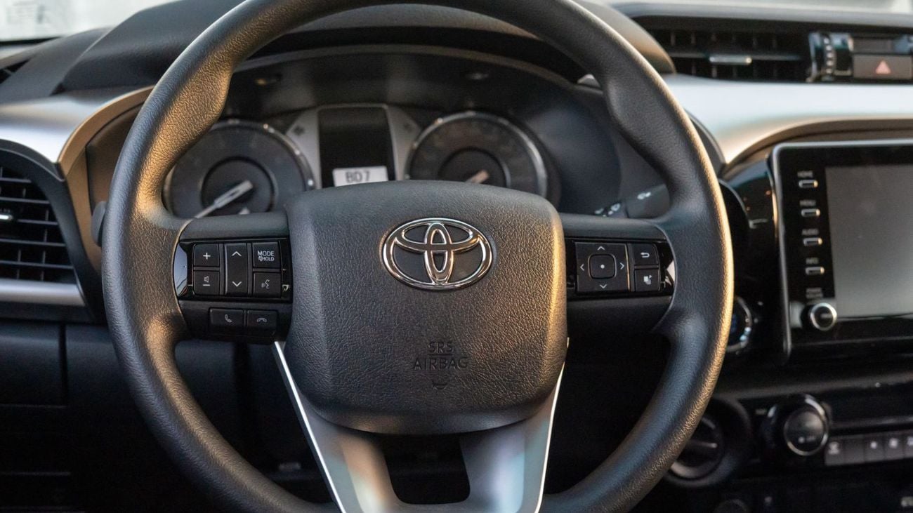 تويوتا هيلوكس SR5 DC 2.4L Diesel A/T 2025YM