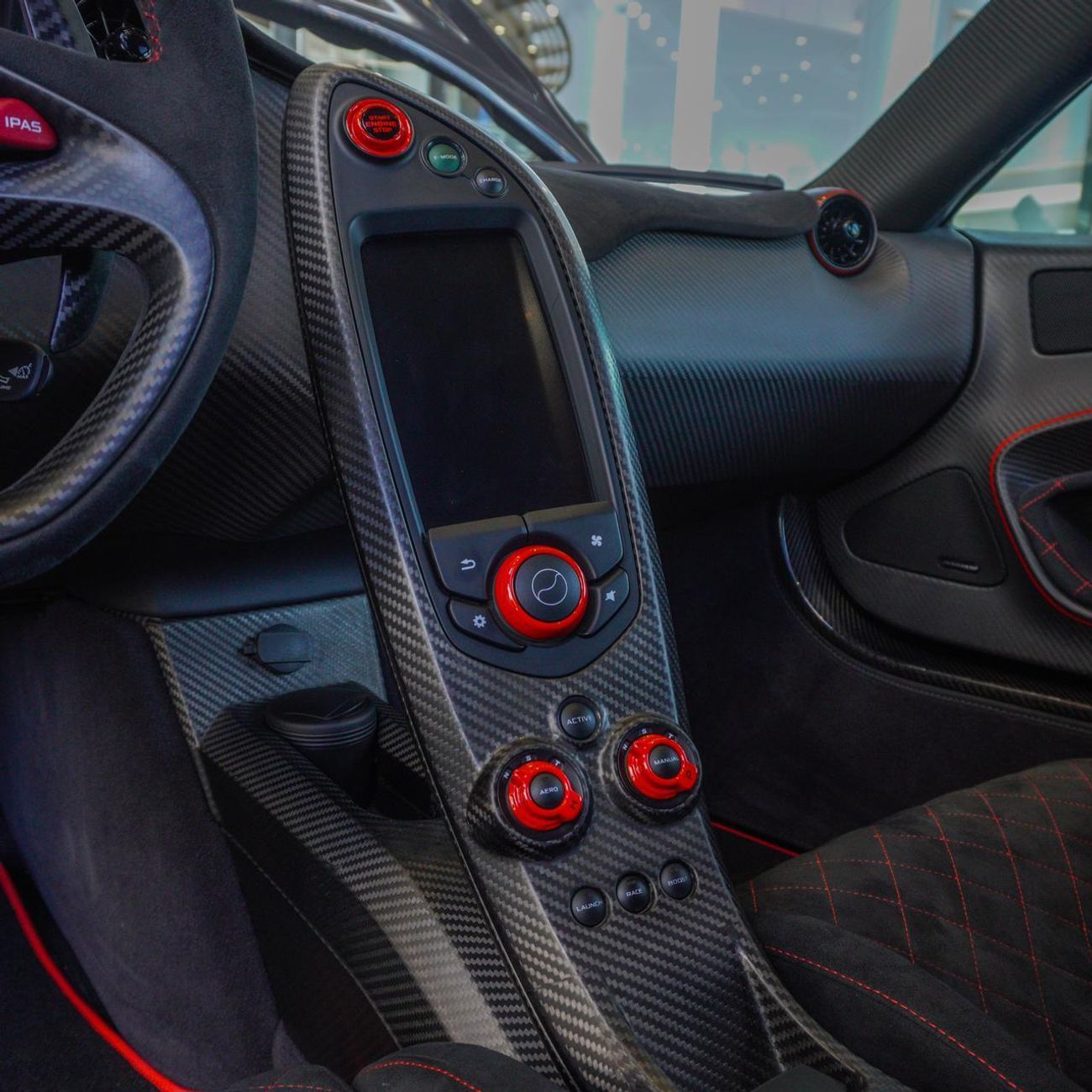 مكلارين P1 CARBON EDITION 2015 MCLAREN P1 ( 1 OF 5 ) CARBON SERIES GCC DONE ONLY 2000KM