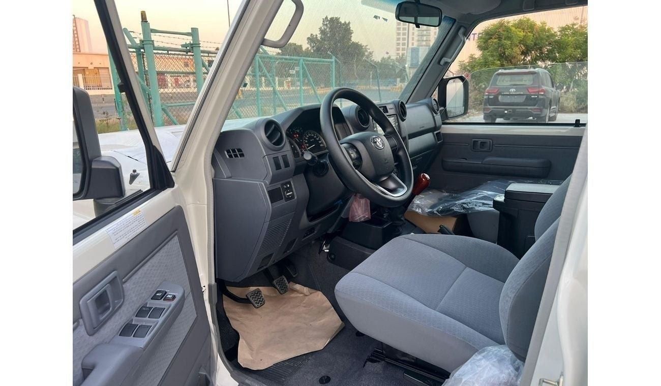 Toyota Land Cruiser 70 GRJ76 4.0L PETROL M/T FULL OPTION 2024 MODEL EXPORT ONLY