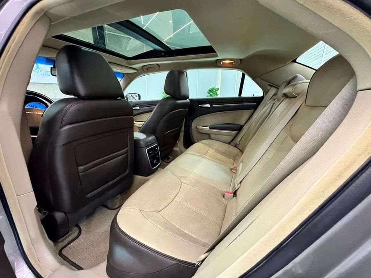 كرايسلر 300C Limited 3.6L || GCC || SPACIOUS AND DEPENDABLE || GREAT || EXCELLENT PERFORMANCE || COMFORT