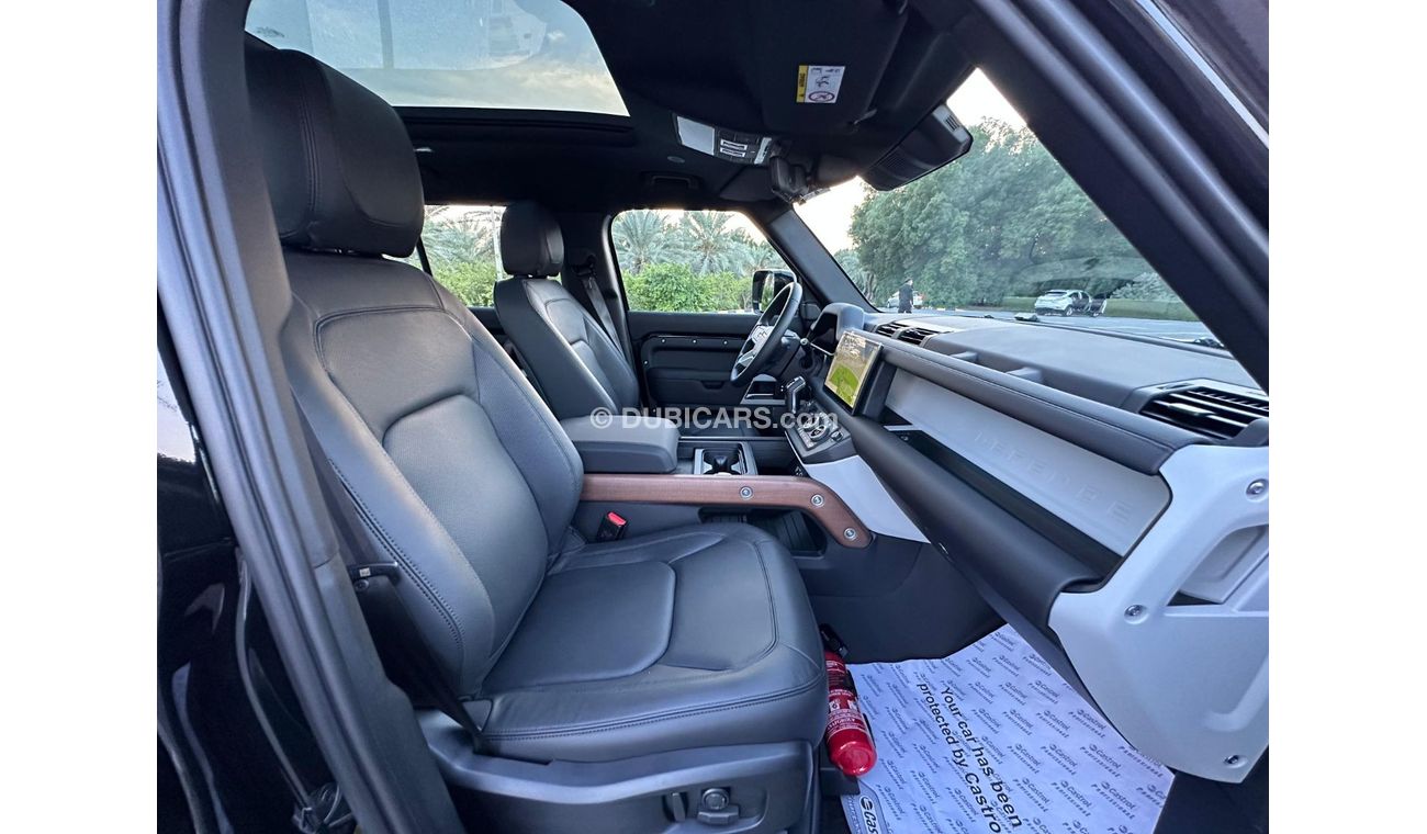 لاند روفر ديفندر DEFENDER P300 110 SE 2024 // GCC (AL TAYER) // CONTRACT SERVICE 65KM // 5 WARRANTY