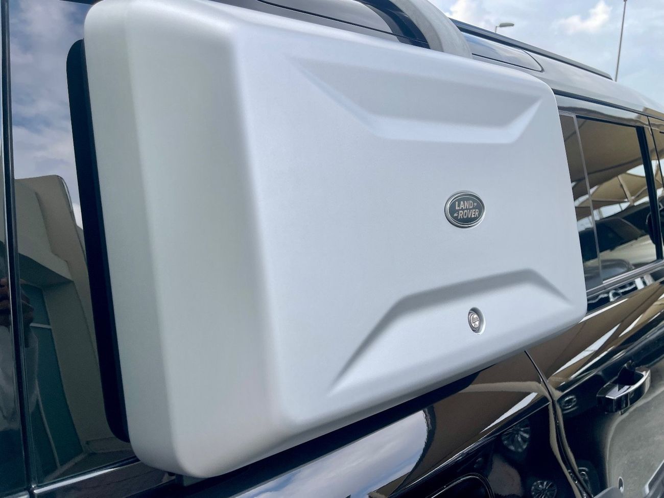 لاند روفر ديفندر P300 110 SE 2.0L (7 Seater)