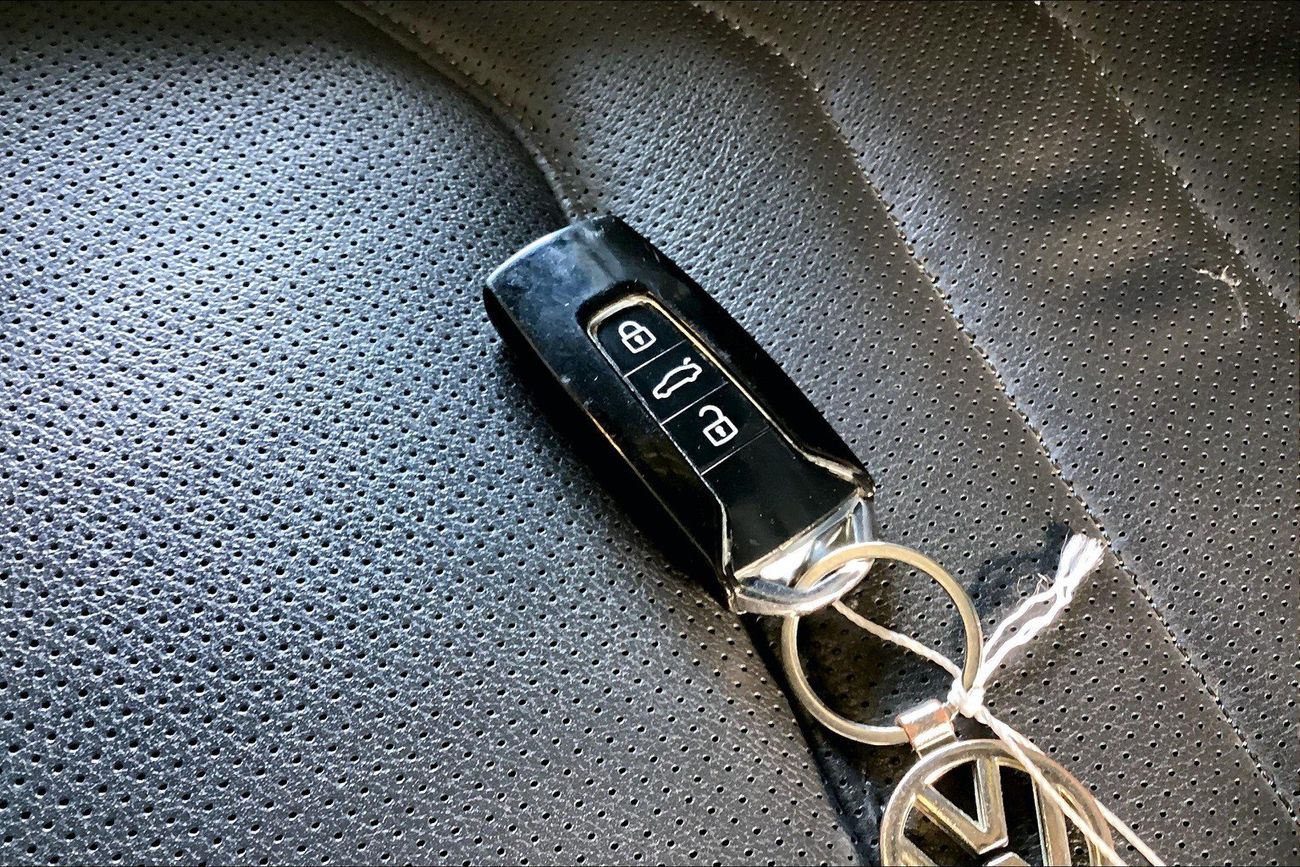 فولكس واجن طوارق R-Line | شامل الضمان | 0 ﺪﻔﻋﺓ ﺃﻮﻟﻯ