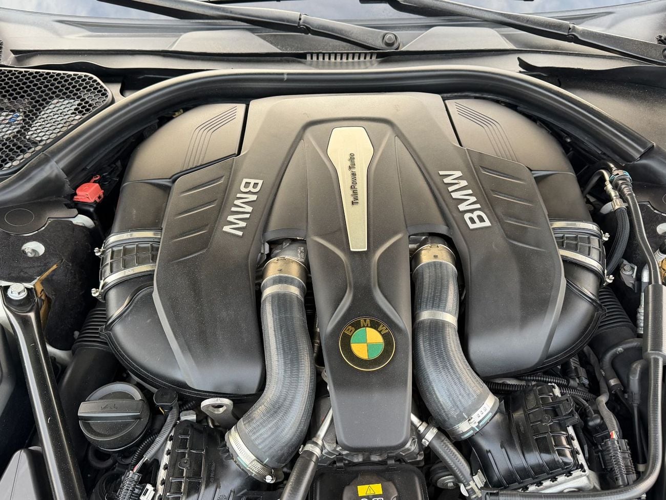 بي أم دبليو 750Li xDrive Executive 4.4L