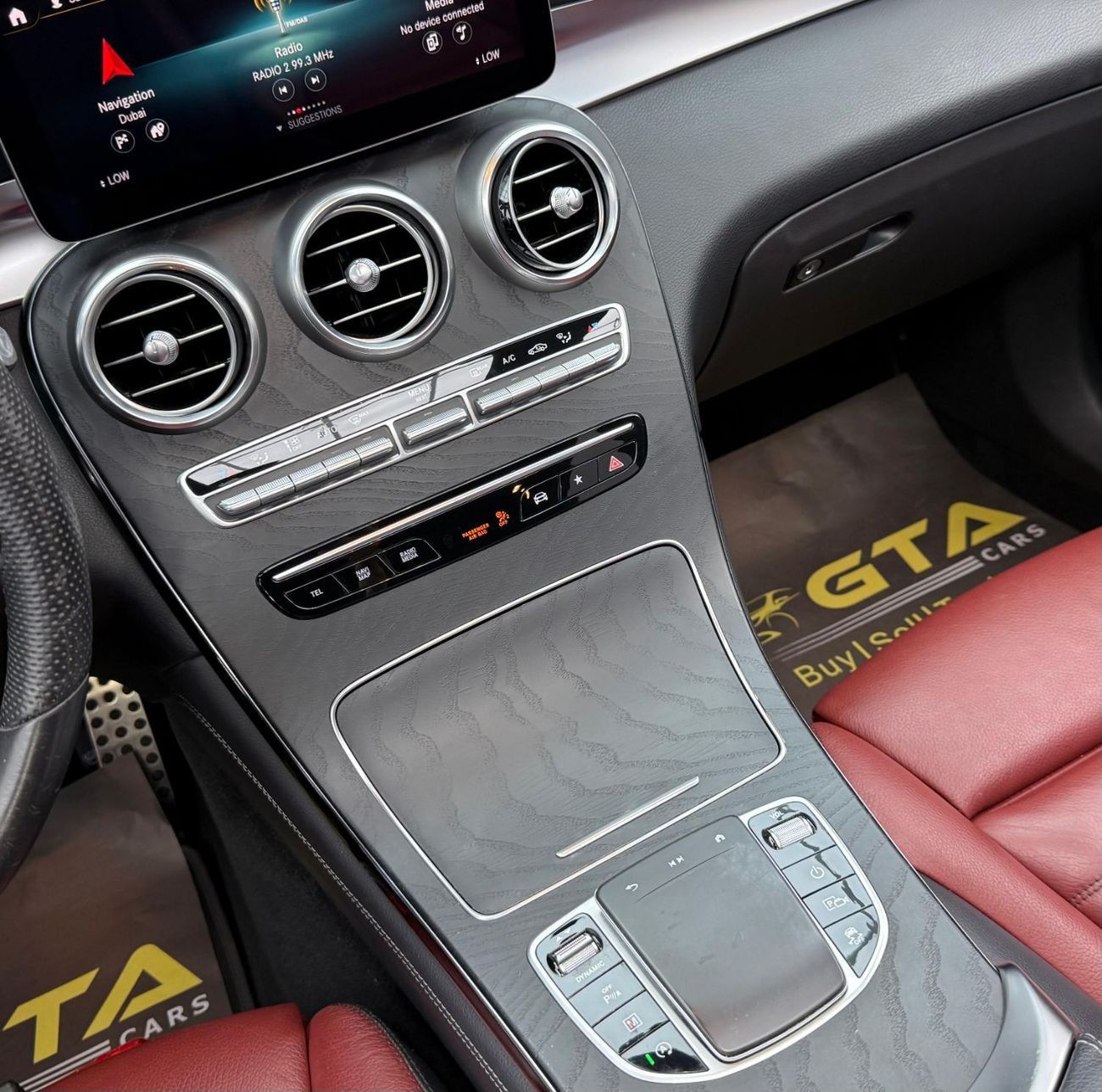 مرسيدس بنز GLC 300 Coupe 2.0L 2020 Mercedes Benz GLC300 AMG 4MATIC Coupe, Warranty, Full Service History, Fully Loaded,