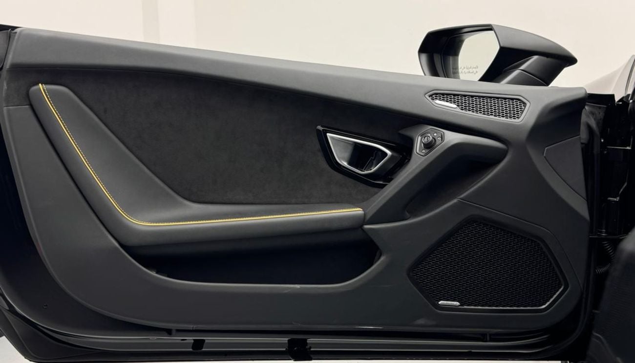 Lamborghini Huracan EVO Coupe RWD 2022 Lamborghini Huracan Evo, Lamborghini Service History, 1 Year Warranty, GCC