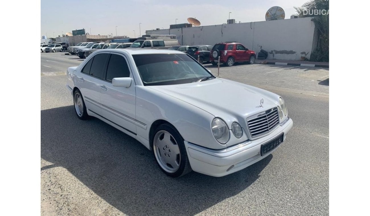 مرسيدس بنز E 320 موديل 1998 امريكي 6 سلندر كيت AMG 55 ابيض داخل بيج عداد الميل 198000