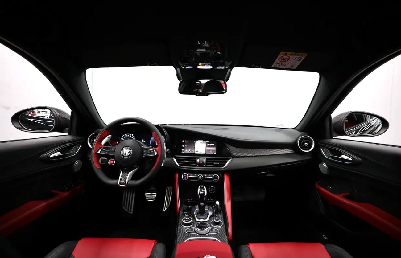 ألفا روميو جوليا Alfa Romeo Giulia Quadrifoglio | GCC Specs | Brand New Luxury SUV
