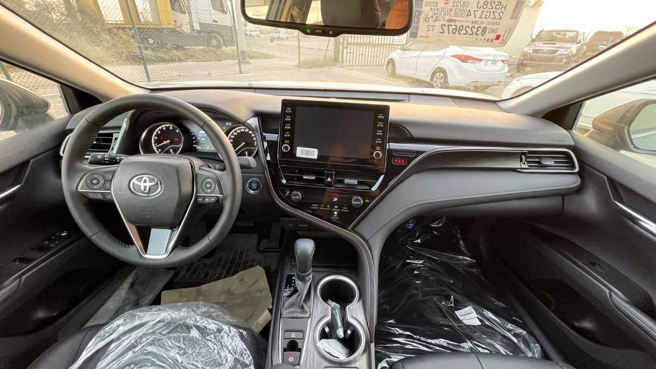تويوتا كامري XLE 2.5L Executive 2024YM