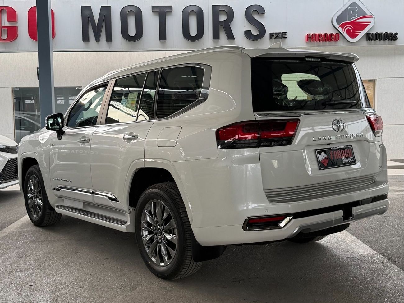 Toyota Land Cruiser 2026 LAND CRUISER 300 VX-HIGH 3.5 HYBRID TWINTURBO MHEV **EXPORT ONLY**التصدير فقط خارج الخليج***