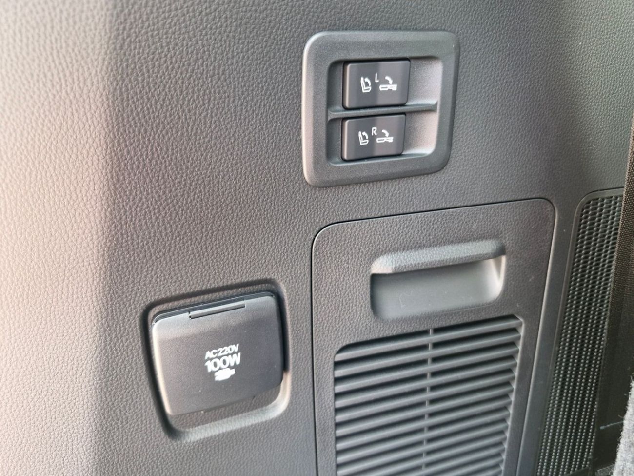 Toyota Land Cruiser GR-S 3.3L