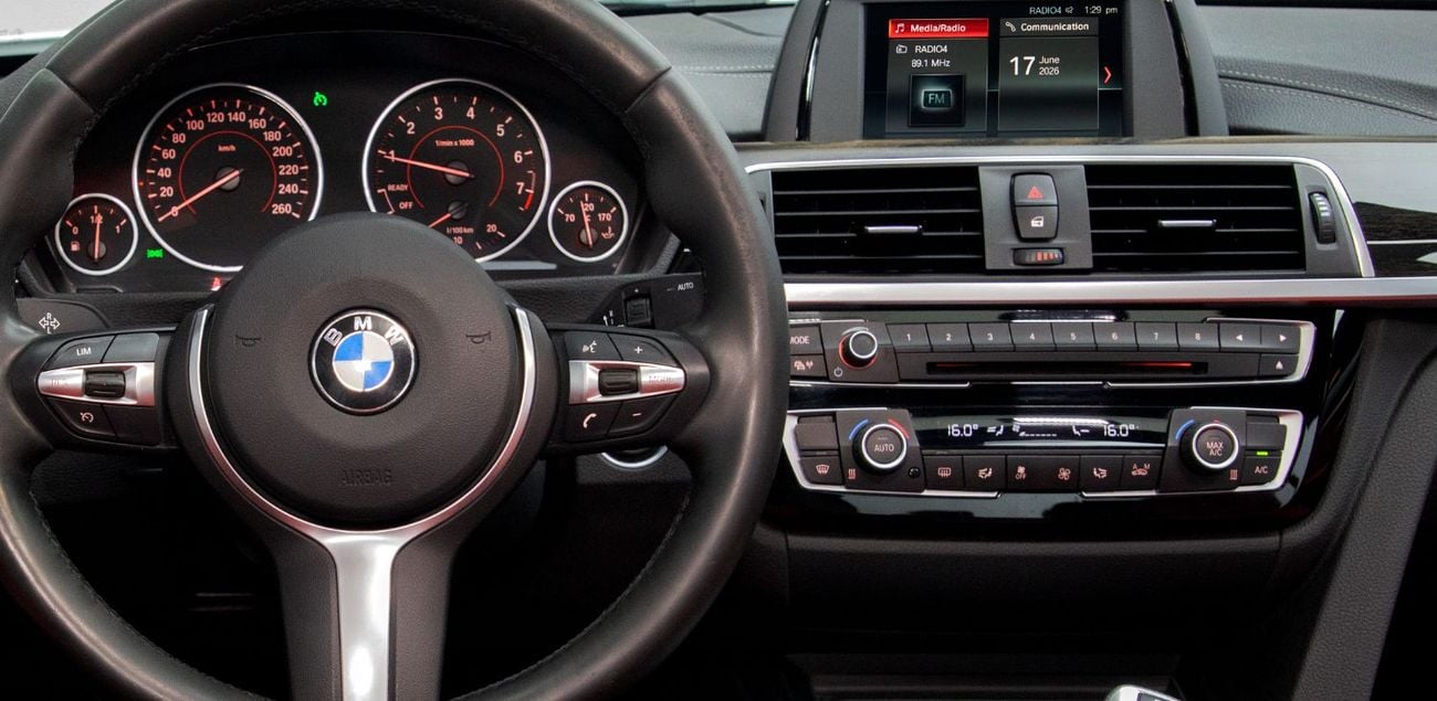 بي أم دبليو 318i M SPORTS