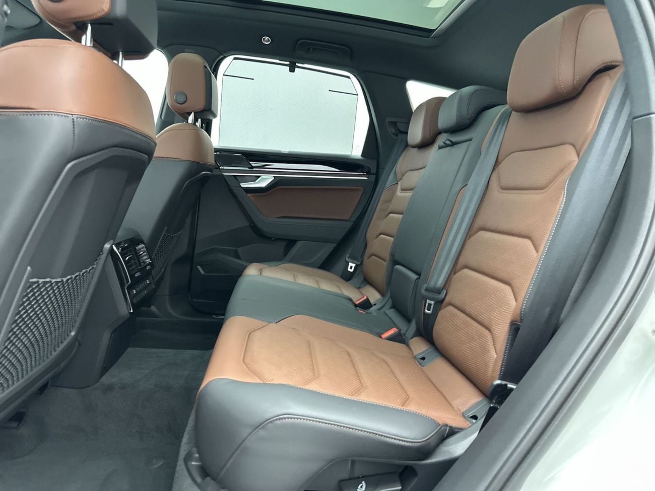 Volkswagen Touareg 3.0T TL (340 HP) Touareg Elegance (Ref#02784)