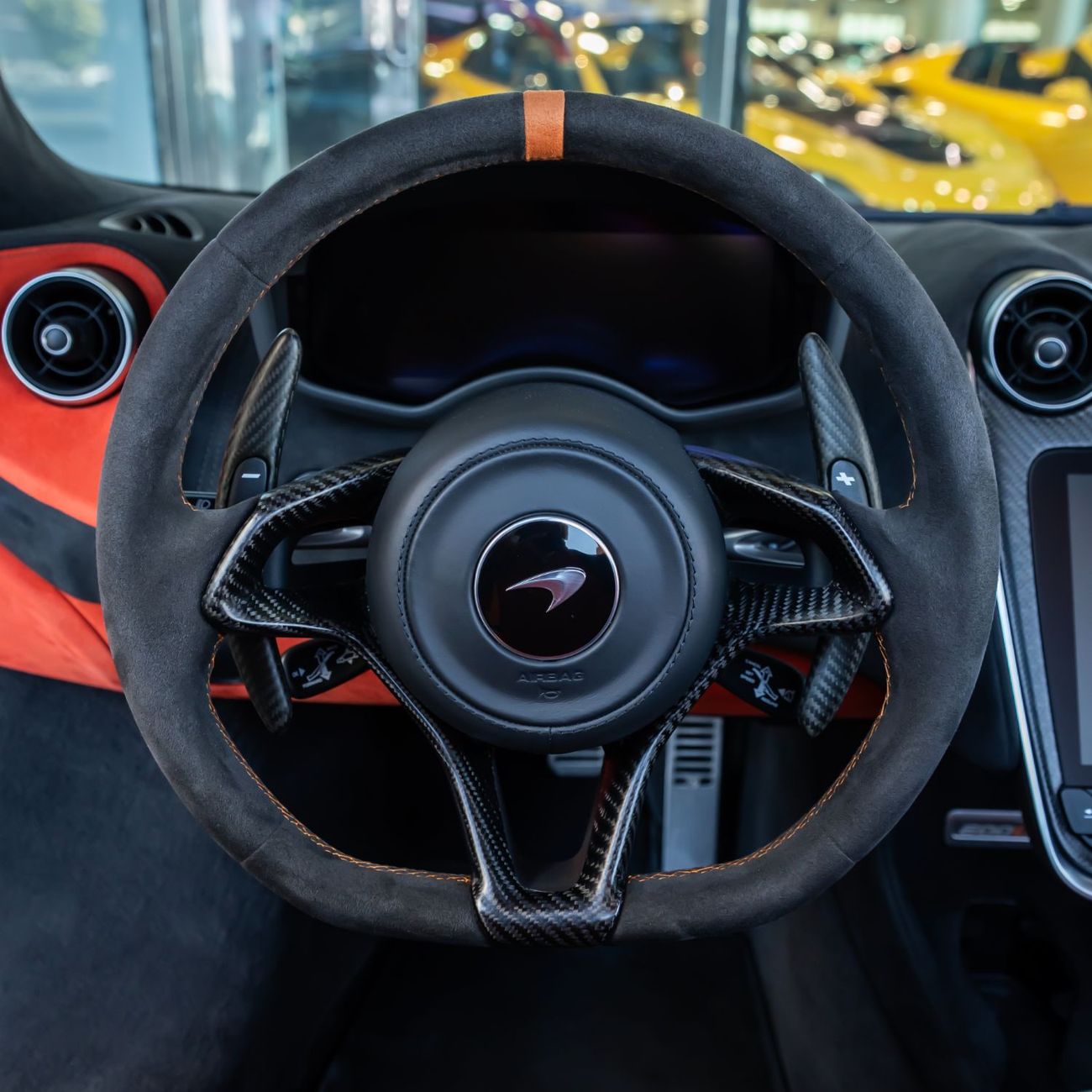 مكلارين 600LT 2020 MCLAREN 600LT SPIDER GCC WITH ONE YEAR FREE SERVICE