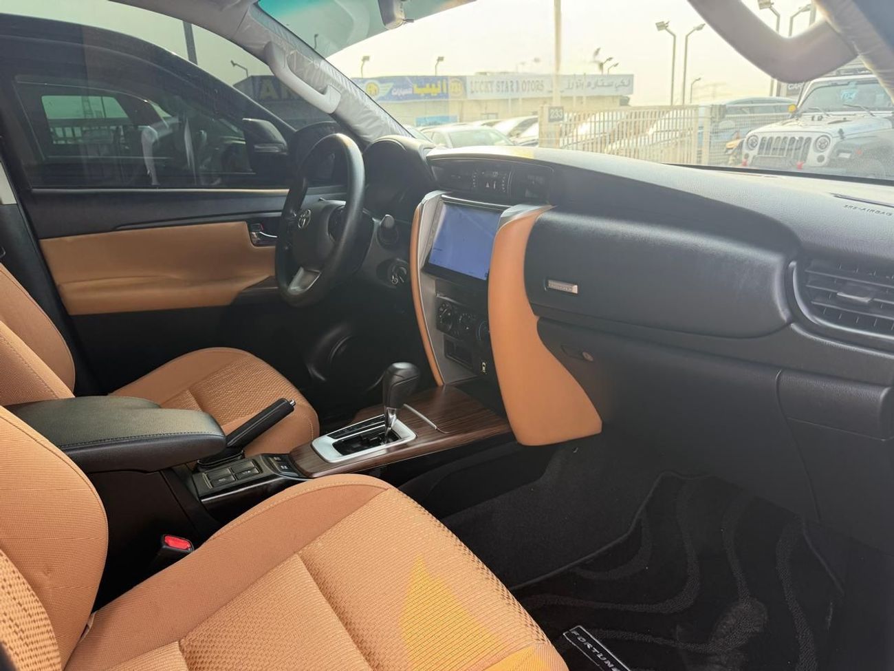 Toyota Fortuner LHD-4WD-Petrol-2.7L-Automatic-V4 Cylinders-7 Seats-5 Doors