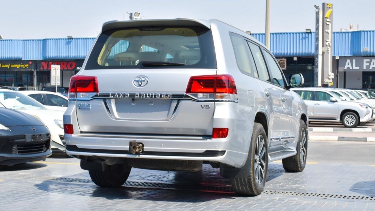 Toyota Land Cruiser GXR Grand Touring V8