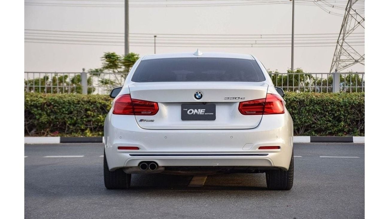 BMW 330i BMW 330e Plug-in