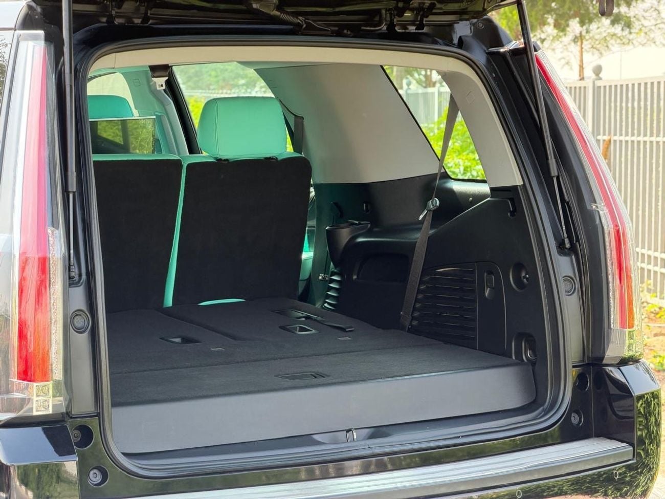 شيفروليه تاهو LS 5.3L 4WD (8 Seater)