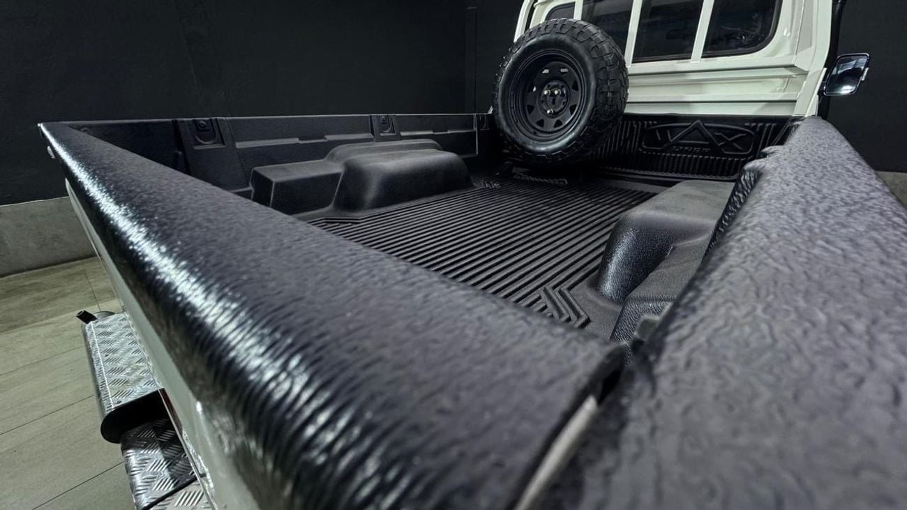 Toyota Land Cruiser Pick Up LC79 LX WINCH WIDE TYRES Toyota Land Cruiser pickup 2014 single cabin