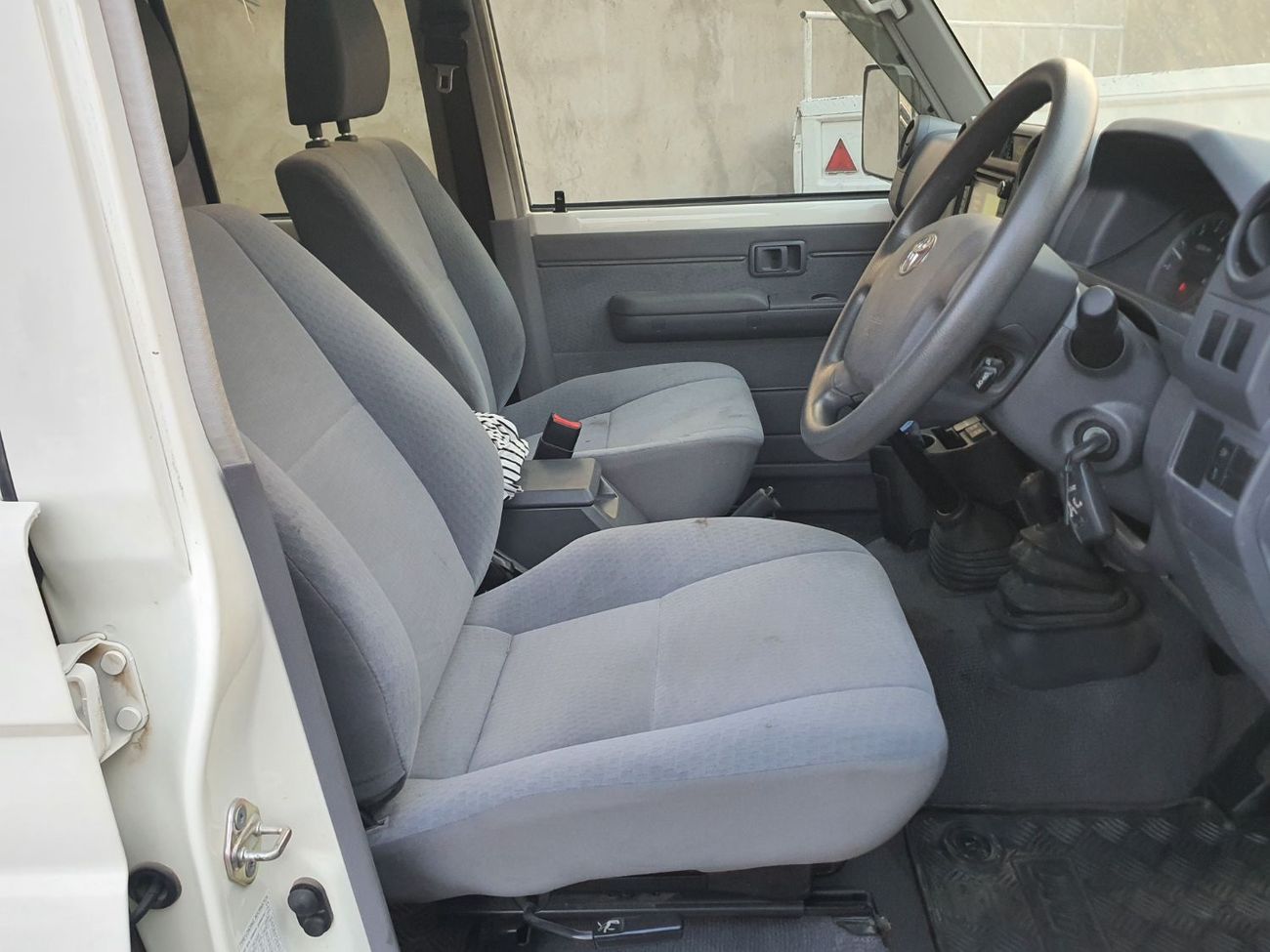 تويوتا لاند كروزر بيك آب TOYOTA LAND CRUISER PICK UP MODEL 2022 DIESEL V8 RHD