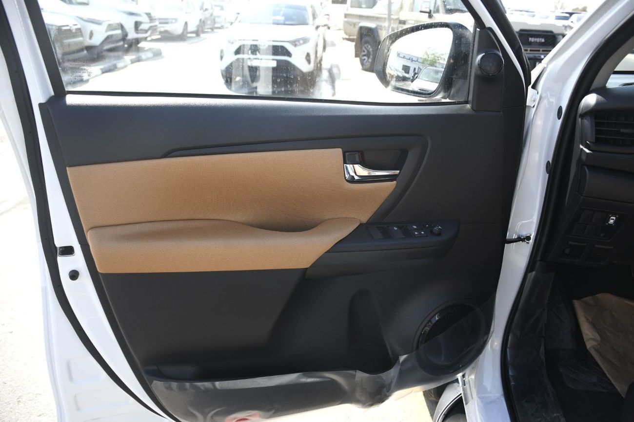 تويوتا فورتونر 2.4L V4 Diesel Automatic  7 Seats GCC (Ready Stock)