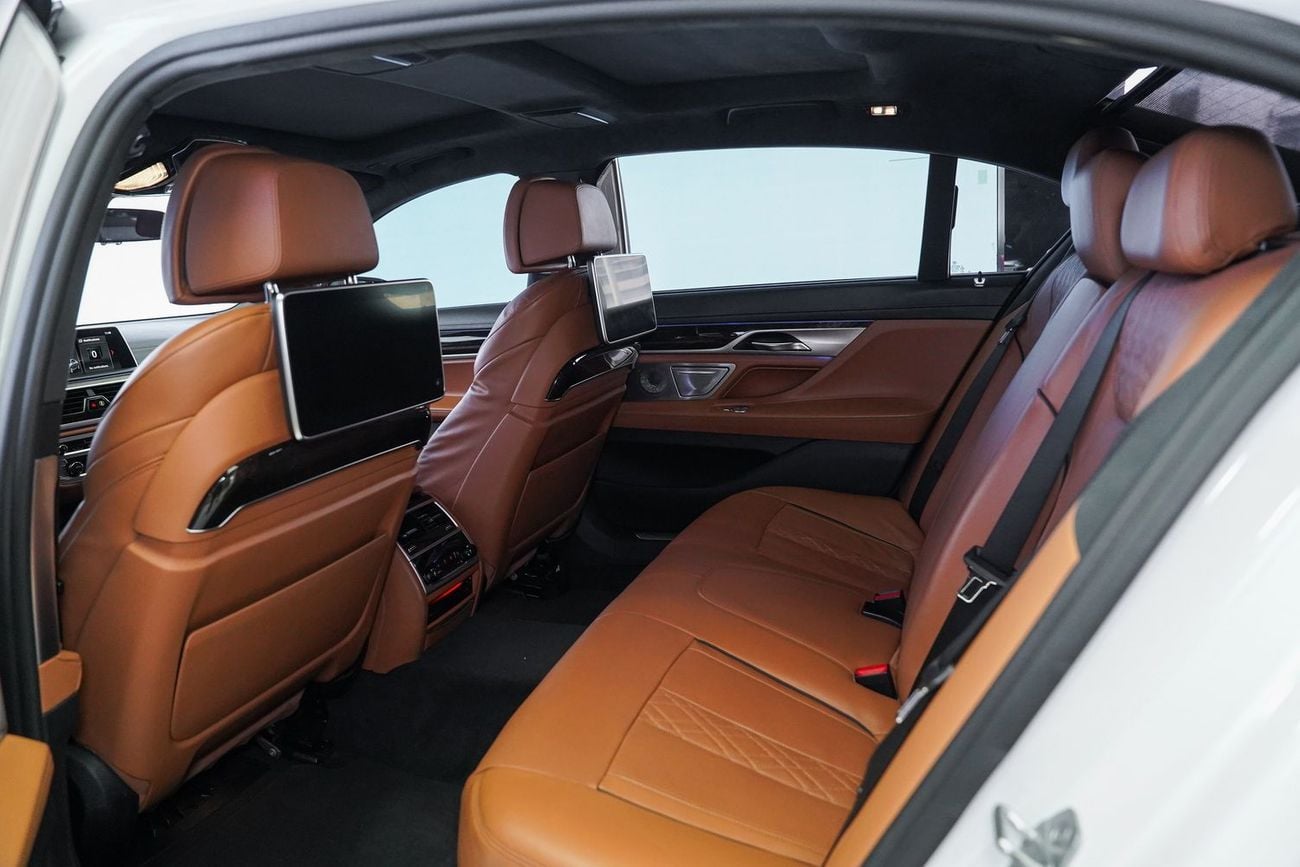 BMW 750Li xDrive 4.4L (523 HP)