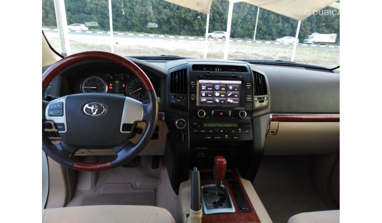 Toyota Land Cruiser 2013 gcc v6 full Automatic for sale