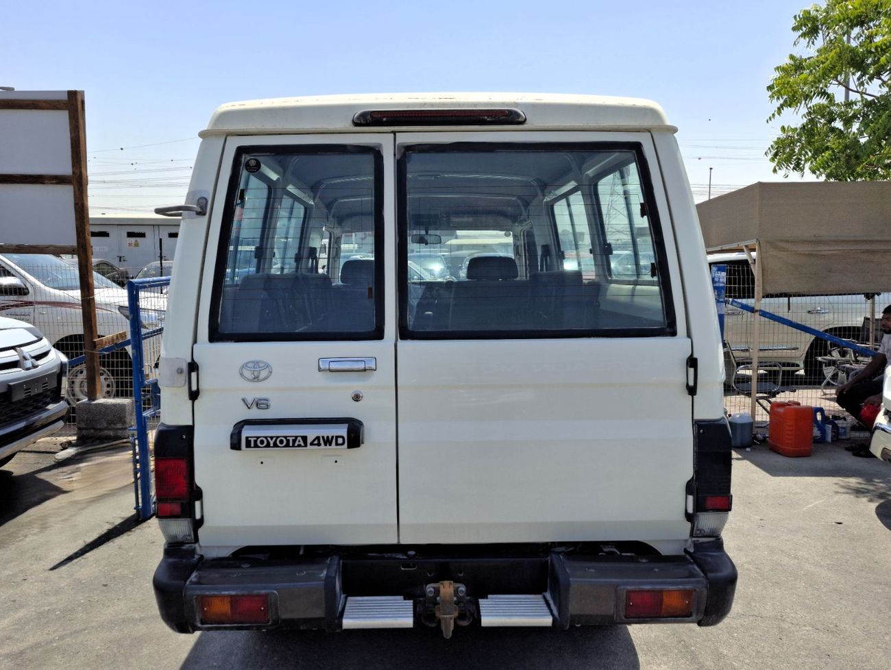 تويوتا لاند كروزر 70 Hardtop 4.0L 3 Door Automatic Petrol (Export Only)