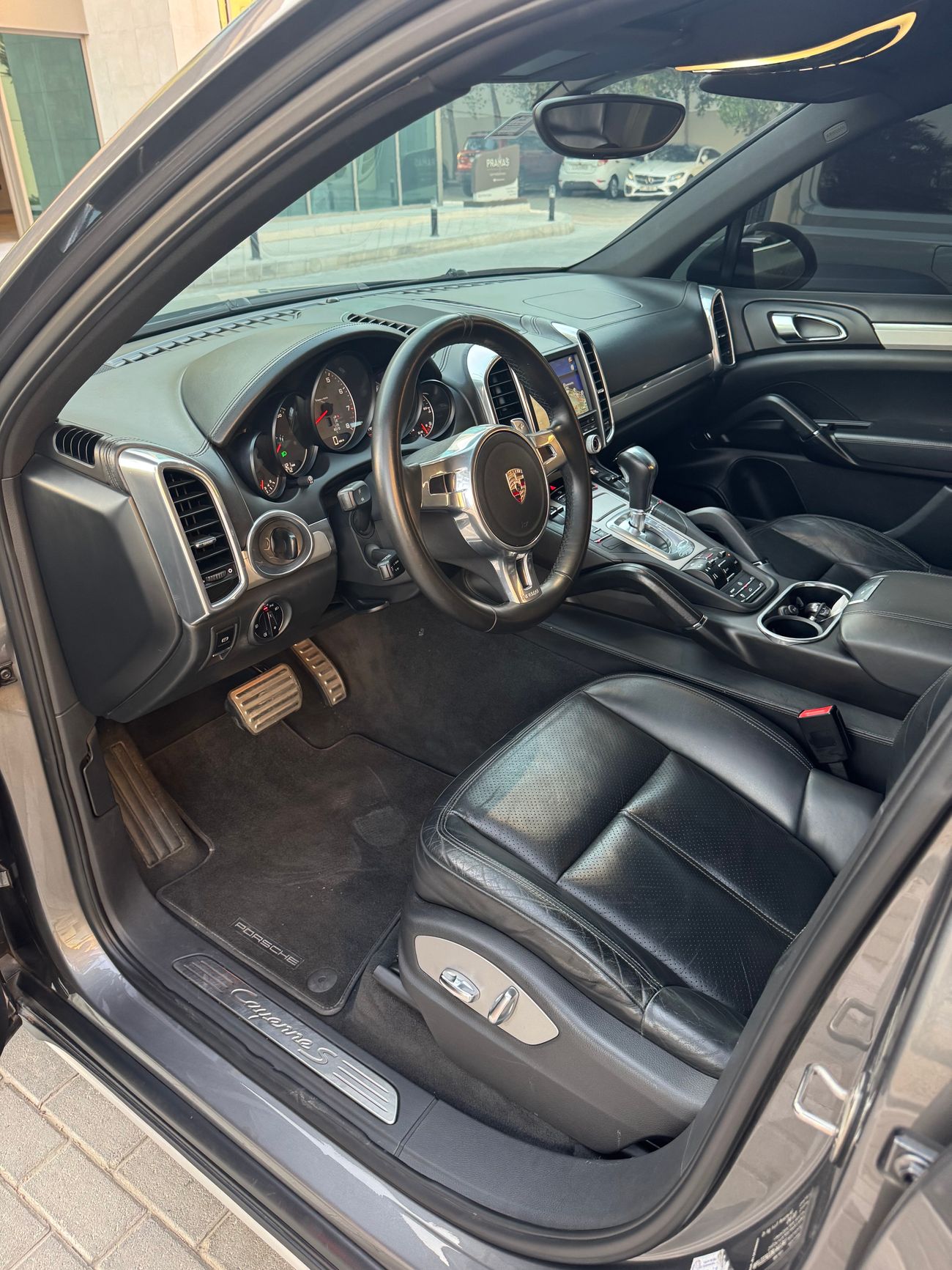 Porsche Cayenne S V8 Platinum edition (GCC)