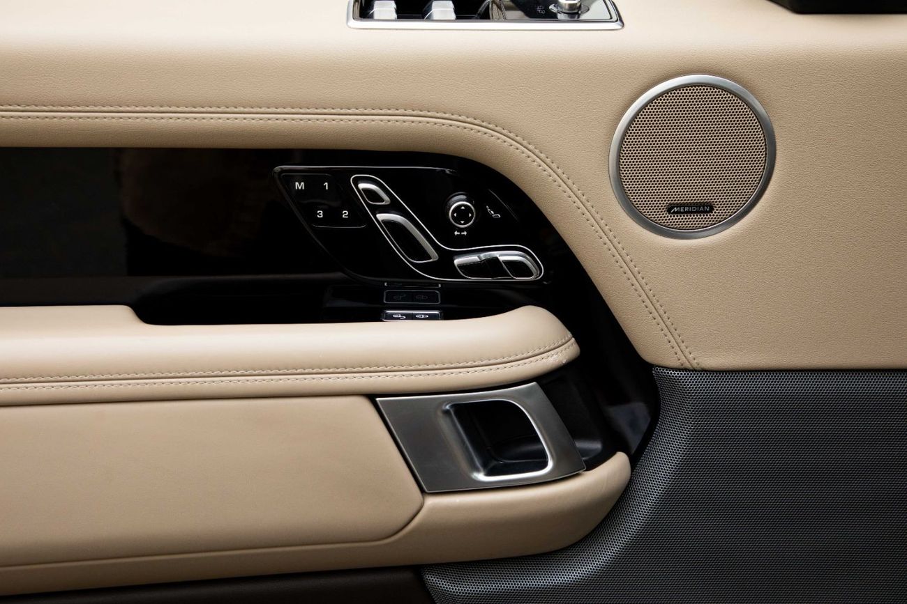 Land Rover Range Rover Vogue | 3,917 P.M  | 0% Downpayment | Agency Warranty | Ultra Low KM!