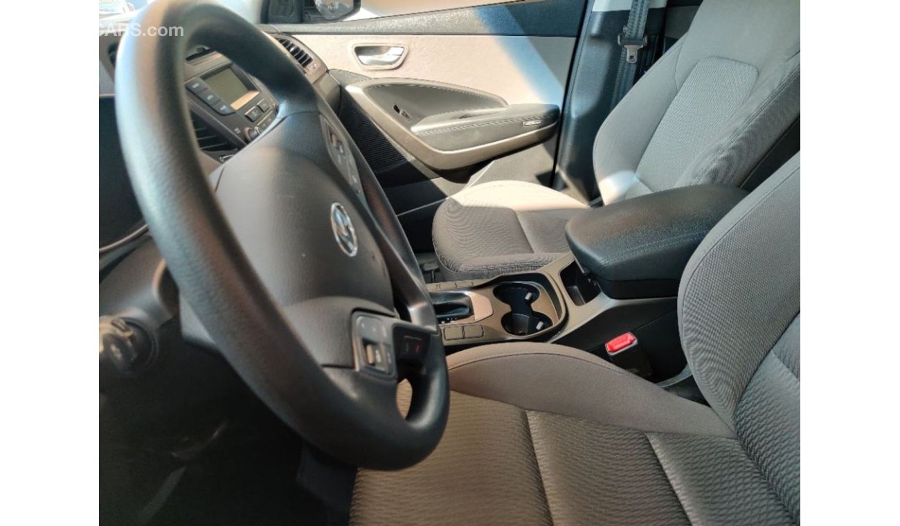 Hyundai Santa Fe 2015 V6 GCC specs grand Santa Fe 3.3 ltr 2nd options