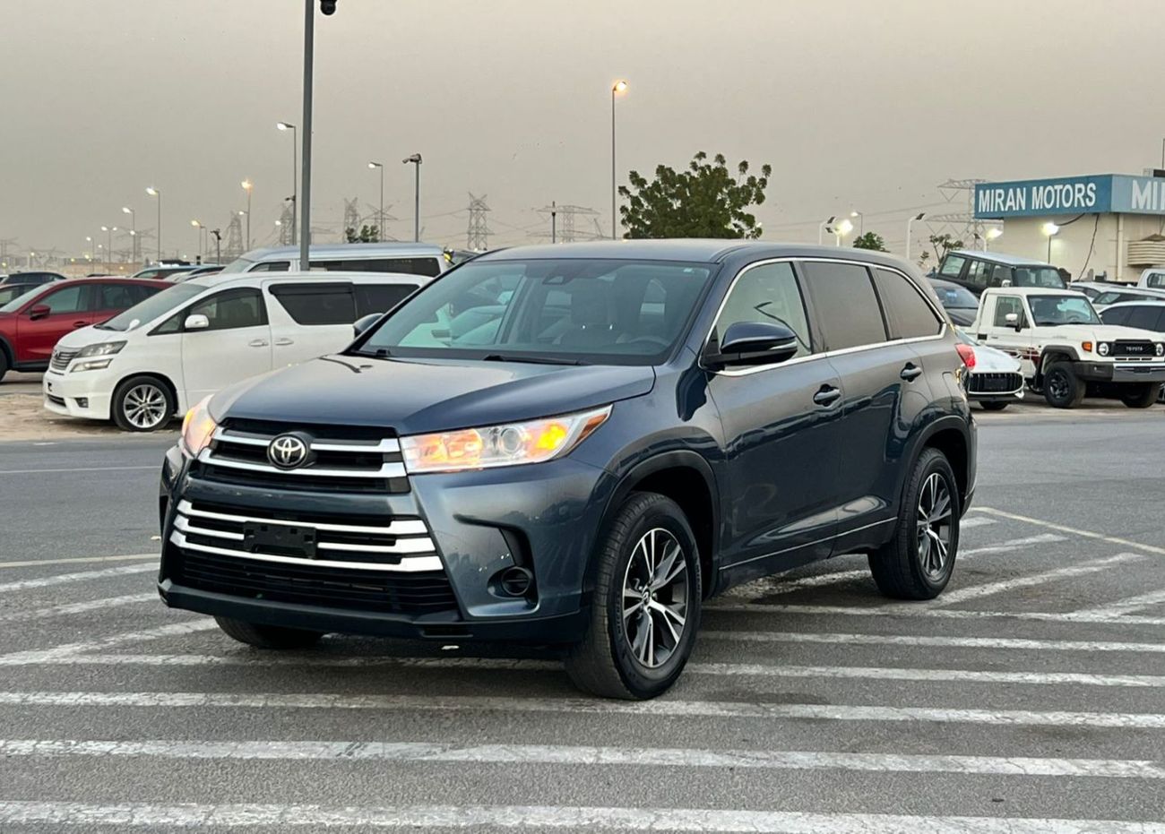 تويوتا هايلاندر 2018 Toyota Highlander Mid Option 2.7L V4 -AWD 4x4 - Rear Camera - Leather Seat