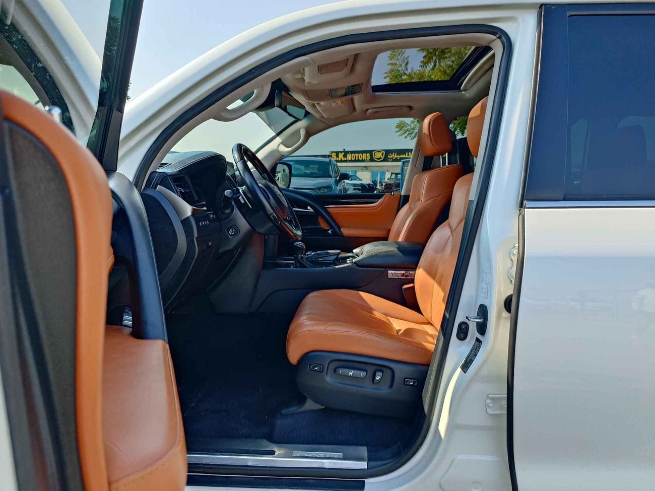 Lexus LX 570 V8 / 5.7L /  GCC SPECS / ONLY FOR EXPORT / LOT#5091