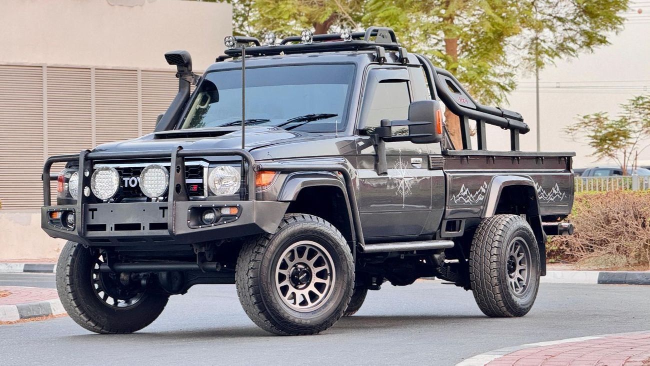 تويوتا لاند كروزر بيك آب HEAVY DUTY FRONT BUMPER | SINGLE CABIN | GR LEATHER SEATS | 4.5L DIESEL ENGINE | MANUAL TRANSMISSION