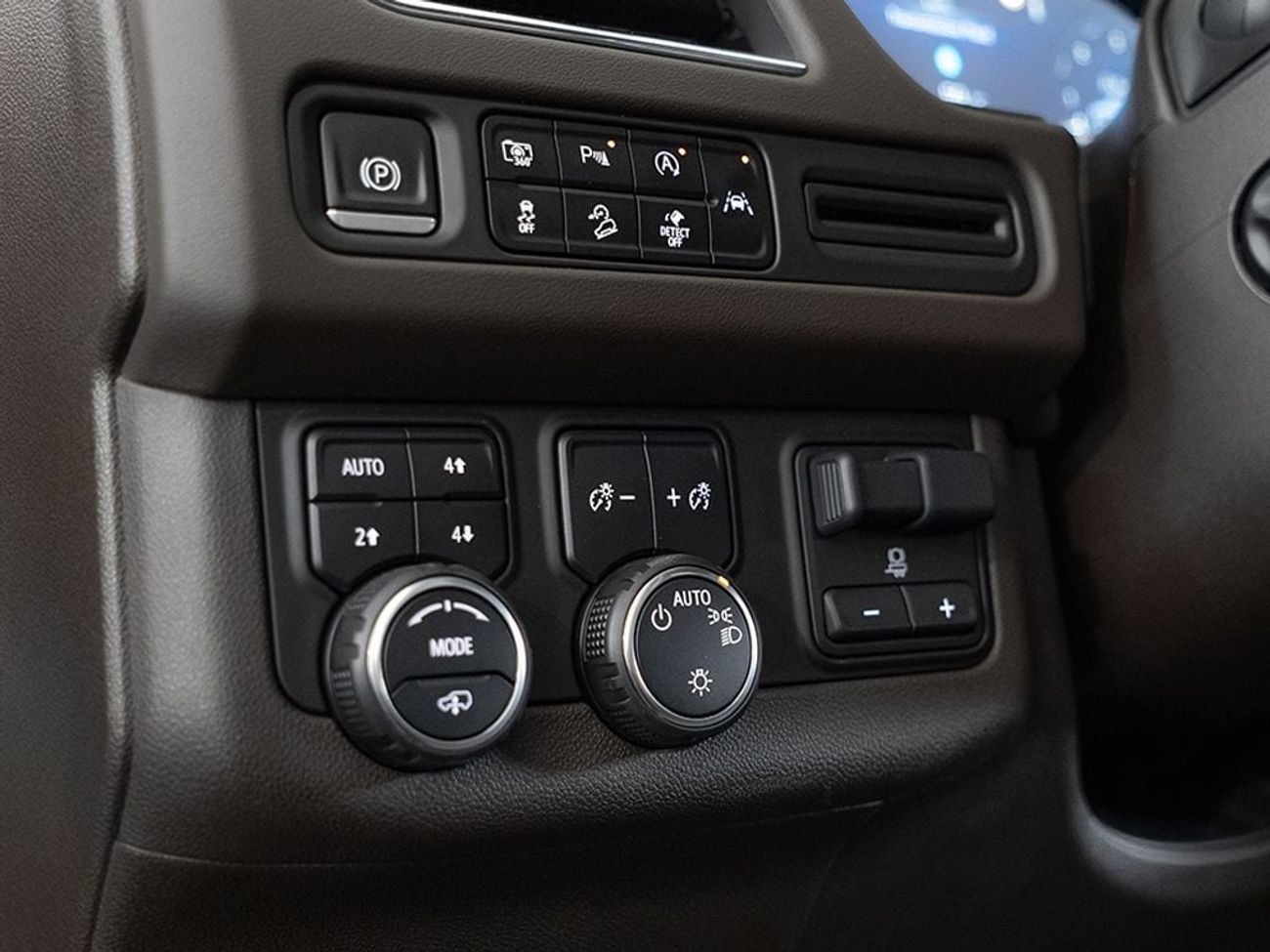 Chevrolet Tahoe Z71 (5.3L, 355 HP)