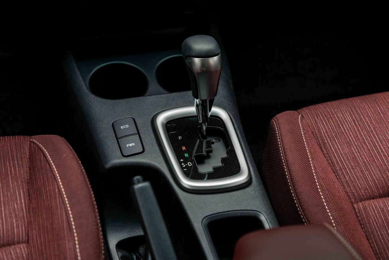 تويوتا هيلوكس HI 2.7L – White Inside Maroon | Export Only