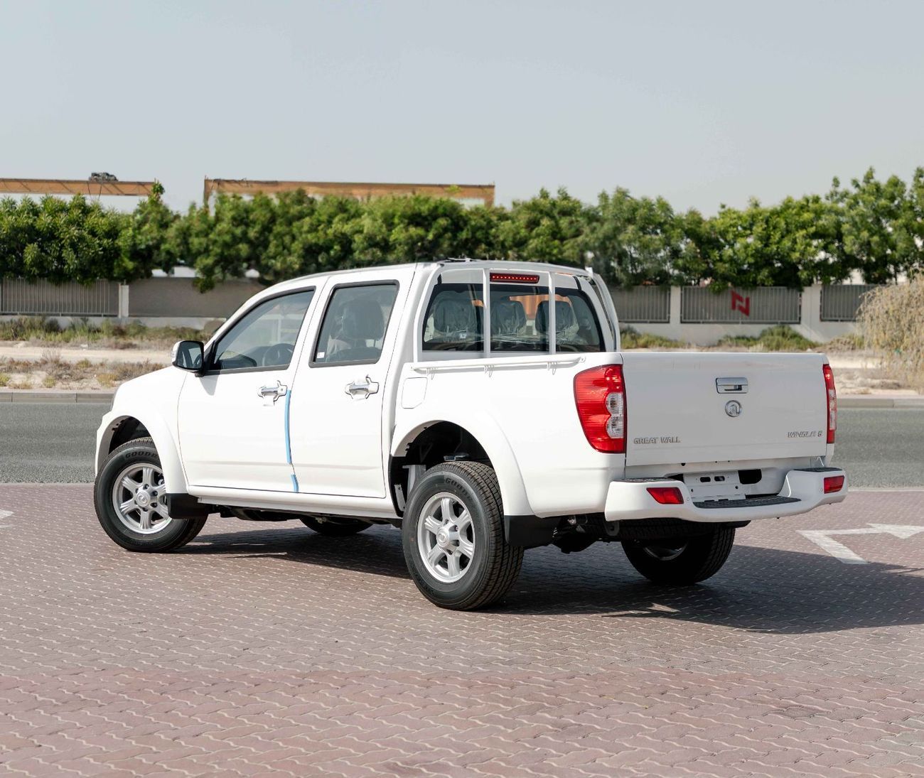 جريت وول وينغل 2026 Greatwall Wingle 5 4X2 Luxury 2.4L - Manual - Titanium White Inside Black | Export Price