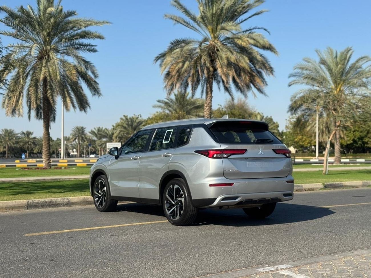 Mitsubishi Outlander GLX Super High 2.4L