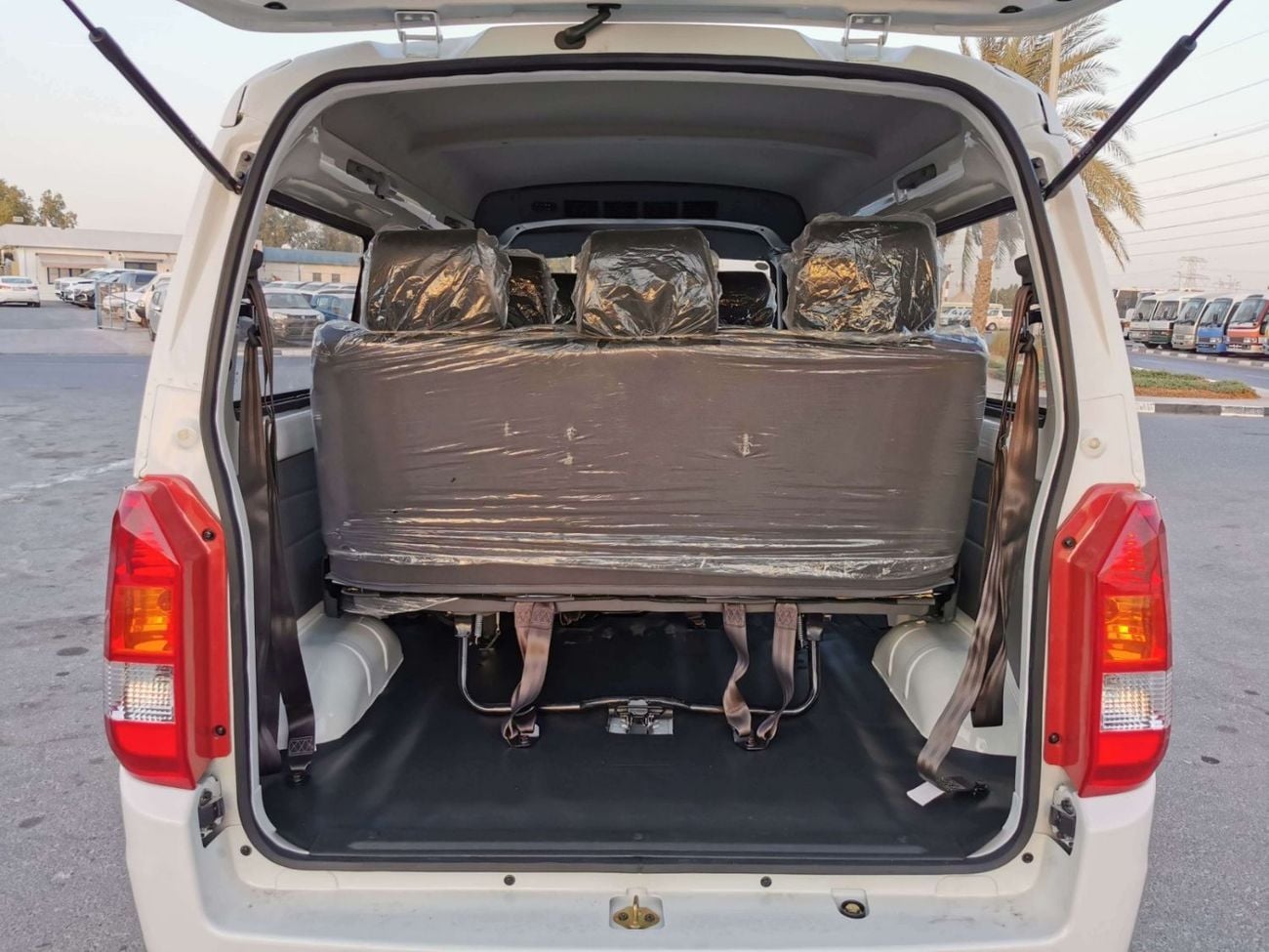 فيكتوري V2 STANDARD MINI BUS/ 7 SEATER, M/T, WITH AIRBAGS & ABS