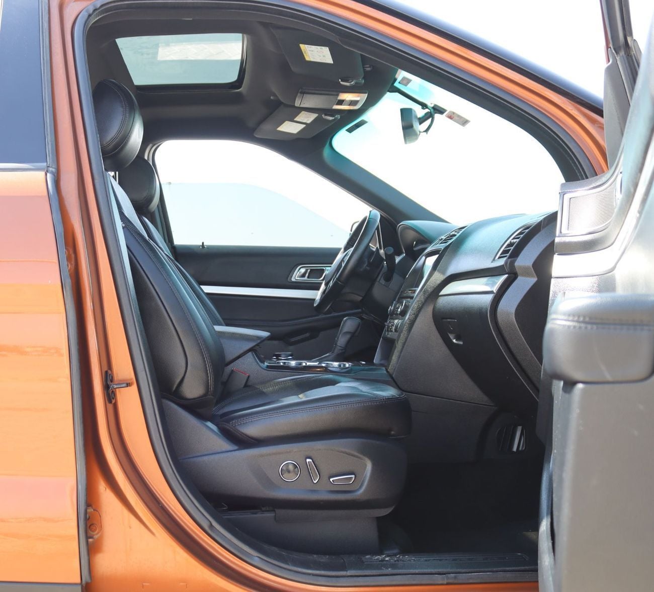 Ford Explorer XLT 3.5L Ford Explorer - 2017 - GCC - Full Option  - 6 V- XLT - 4WD - 3.3L -7 Seats - In excellent c