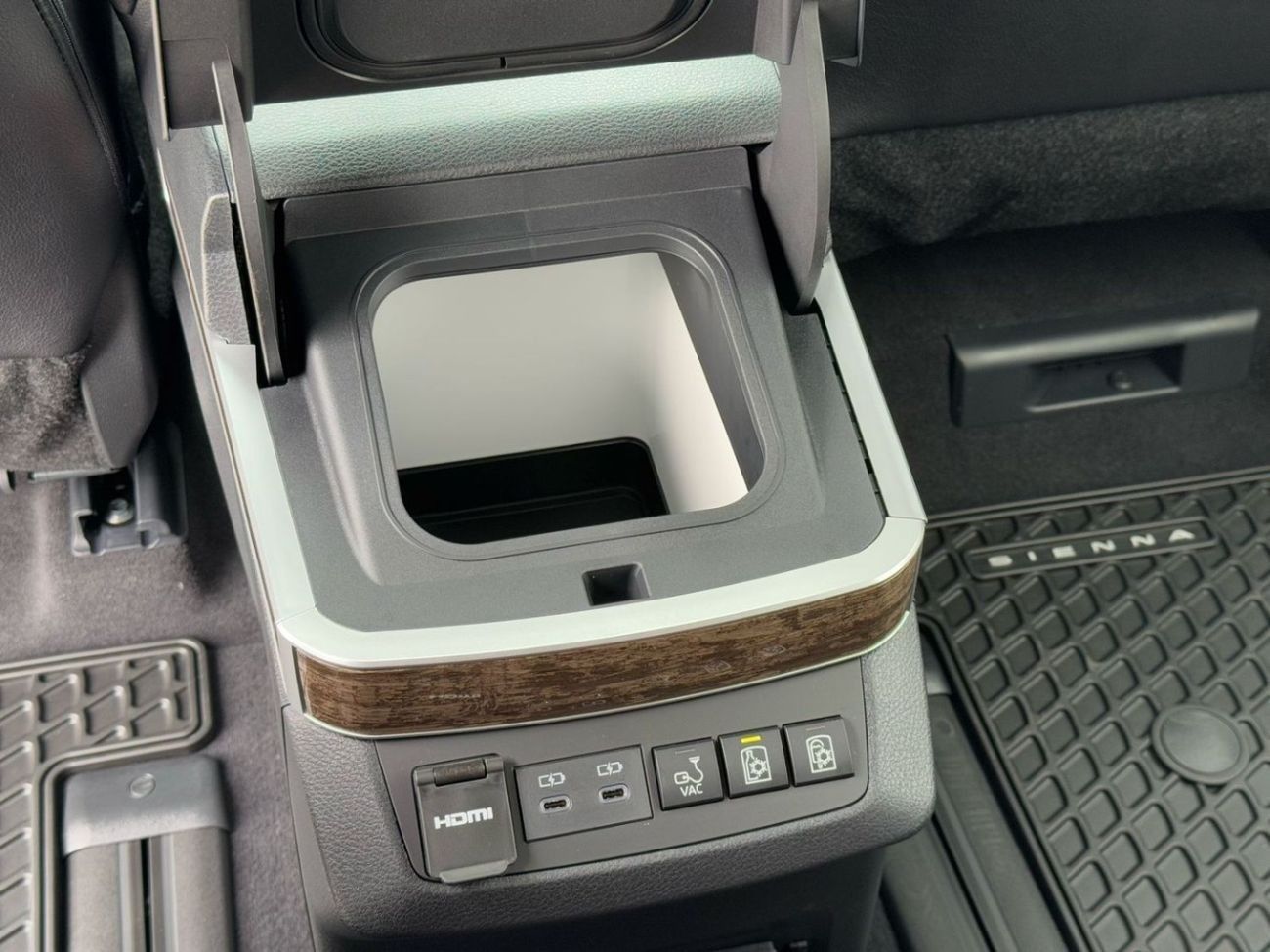 تويوتا سيينا 2025 Toyota Sienna 2.5L Hybrid Platinum Brand New