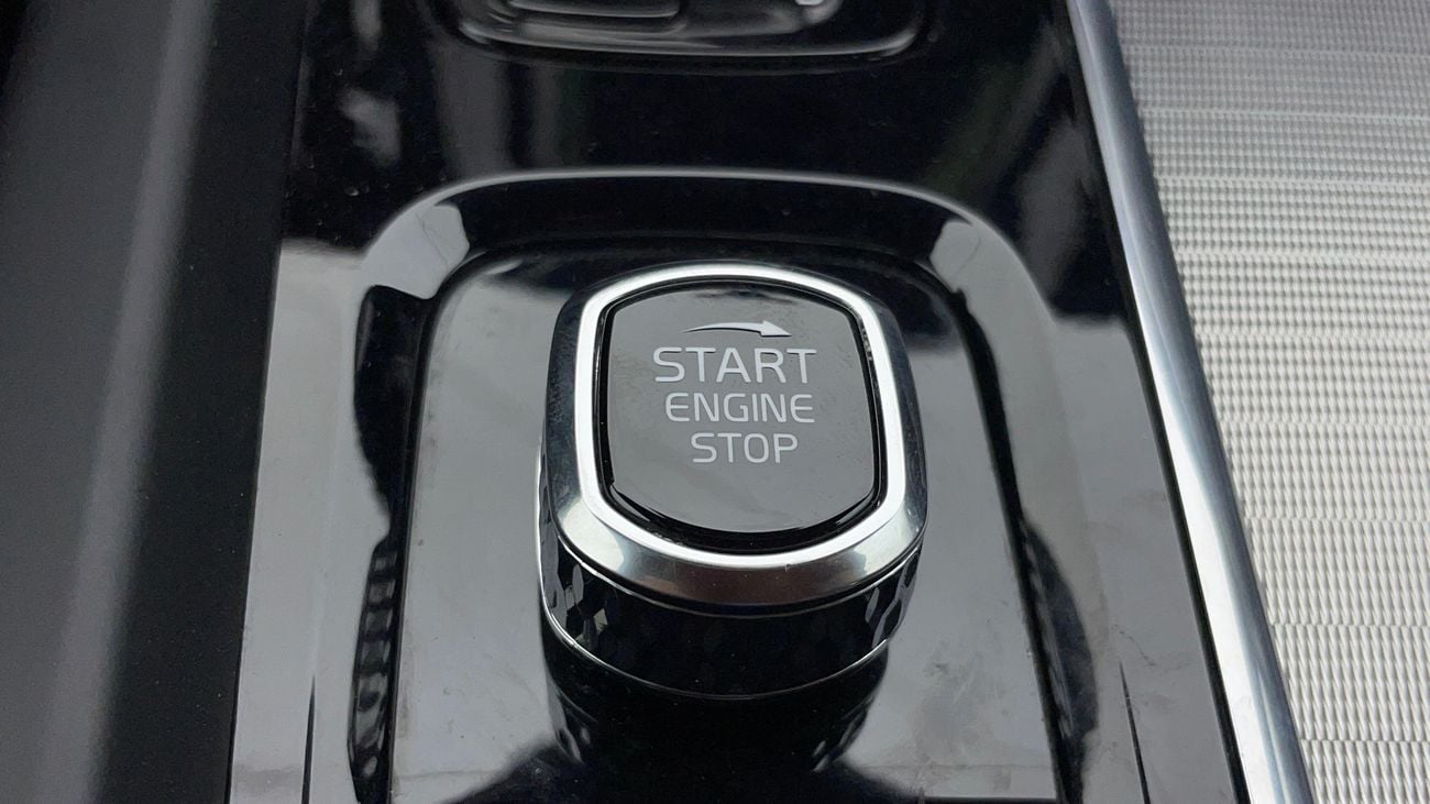 Volvo XC60 B5 ULTIMATE DARK AWD 2 | Zero Down Payment | Home Test Drive